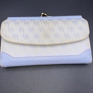 Dooney and bourke wallet